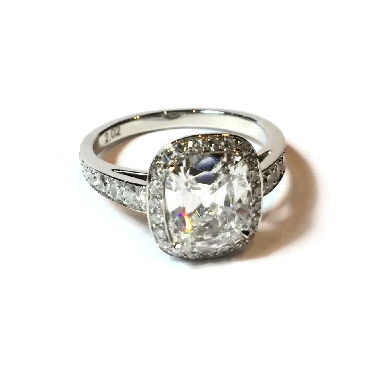 Eclat Jewels - Halo Ring with 1 Cushion-cut Diamond and 37 Round Diamonds, Platinum